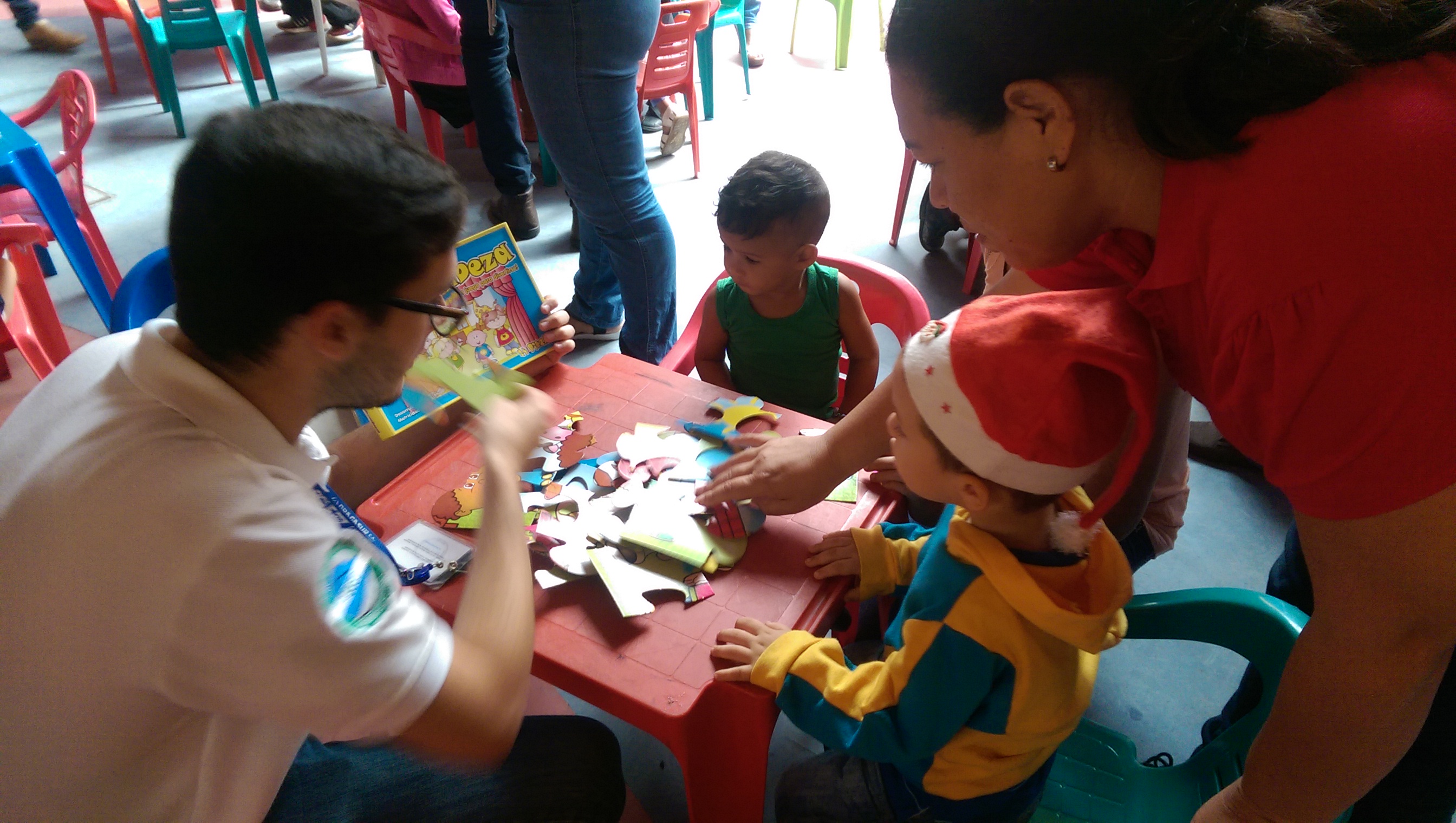 Amongst watercolors and colors we benefit the children of the Pediatric Specialty Hospital of Maracaibo